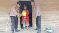 Polsek Bumi Agung Salurkan Bansos di Kampung Srinumpi