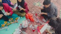 Mahasiswa UTB Ajak Warga Tanjung Senang Inovasi Lewat Ecobrick 