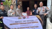 Polres Way Kanan Bagikan Bansos di Negeri Baru
