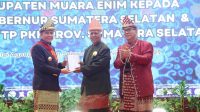 Agus Fatoni Terima Gelar Adat Kabupaten Muara Enim