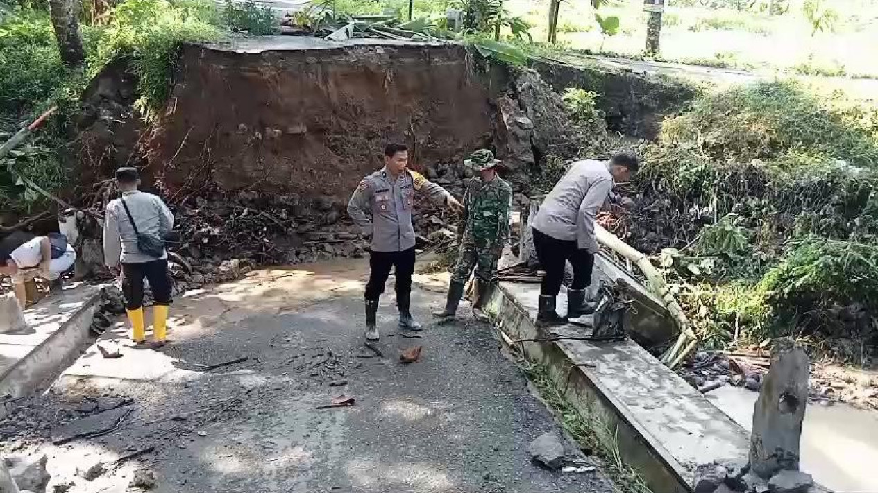 Separuh Wilayah Tanggamus Diterjang Banjir-Longsor