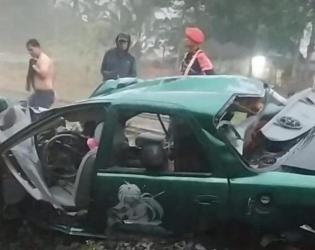 Babaranjang Versus Sedan Tiga Korban Jatuh