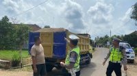Polisi dan Dishub Pringsewu Tertibkan Kendaraan Pengangkut Pasir