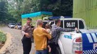 Berulang Kali Terjadi: Longsor Tutup Jalan di Pekon Kubu Perahu, Ibu Hamil Dibantu Polisi