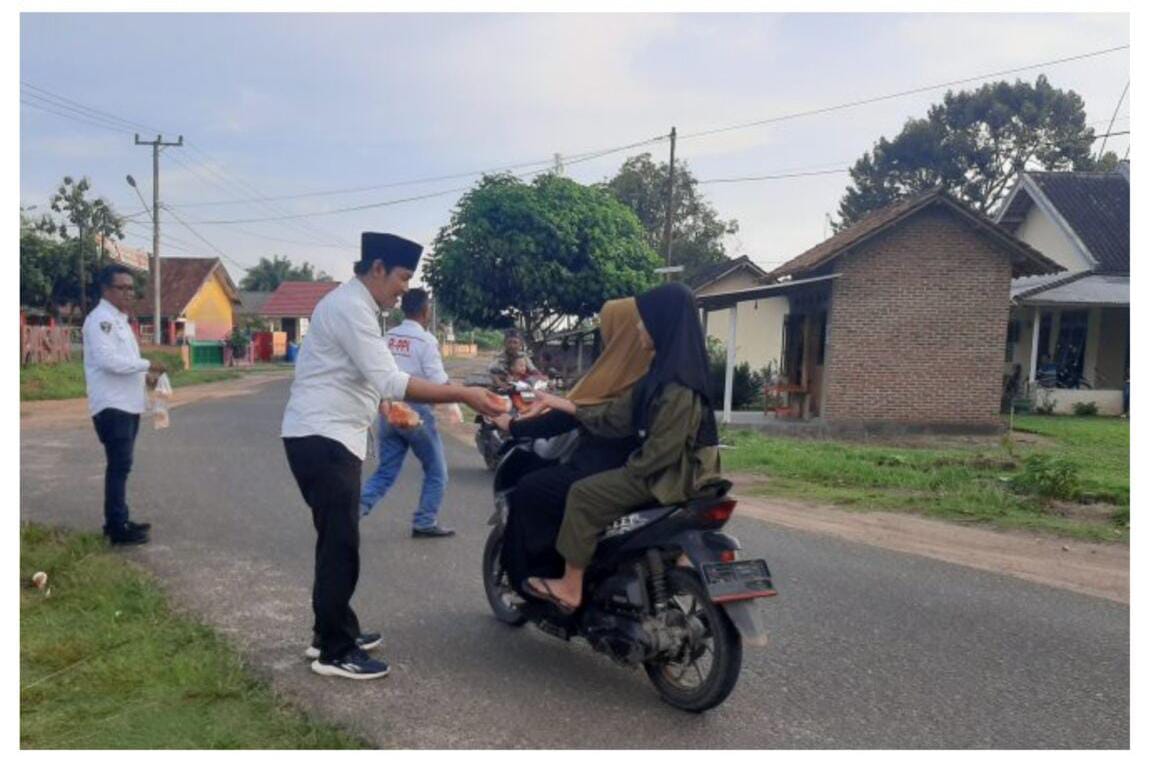 A-PPI Lampung Timur Bagi Takjil Gratis