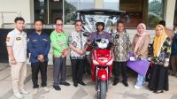 Pemkab Pesawaran Salurkan Bantuan Kendaraan Roda Tiga