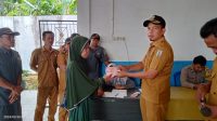 Kampung Bonglai Bagikan Insentif untuk Garda Terdepan