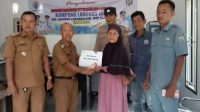 Warga Kampung Labuhan Jaya Terima Bantuan Langsung Tunai