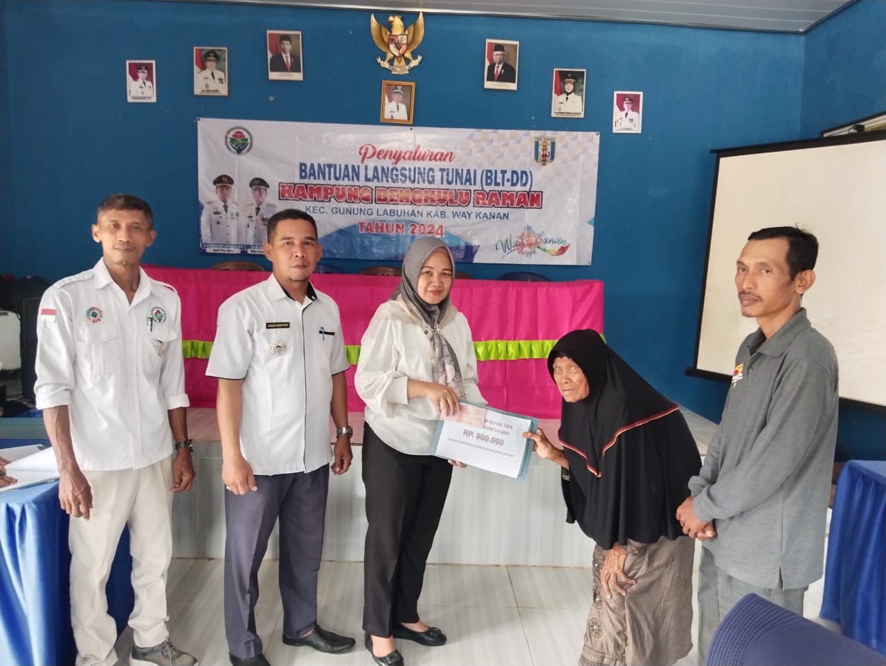 Pemerintah Kampung Bengkulu Raman Salurkan BLT-DD Tahap 2