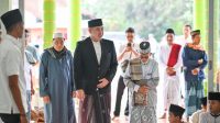 Bupati Pesawaran bersama Masyarakat Sholat Idul Fitri di Negeri Katon