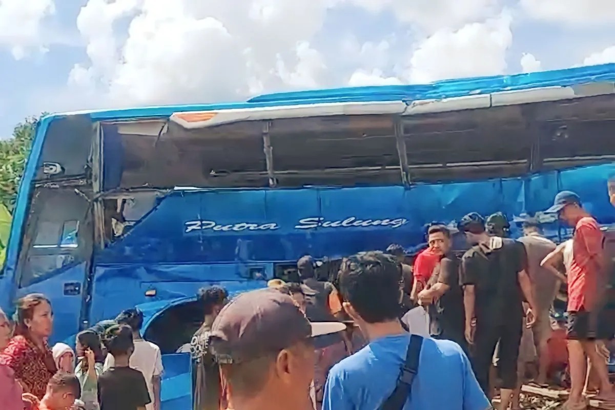 KA Ekspres Rajabasa Seret Bus, Penumpang Meninggal