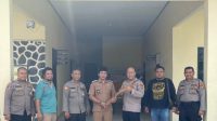 Kepalo Tiyuh Wonokerto Serahkan Senpi Rakitan Temuan Warga ke Polisi 